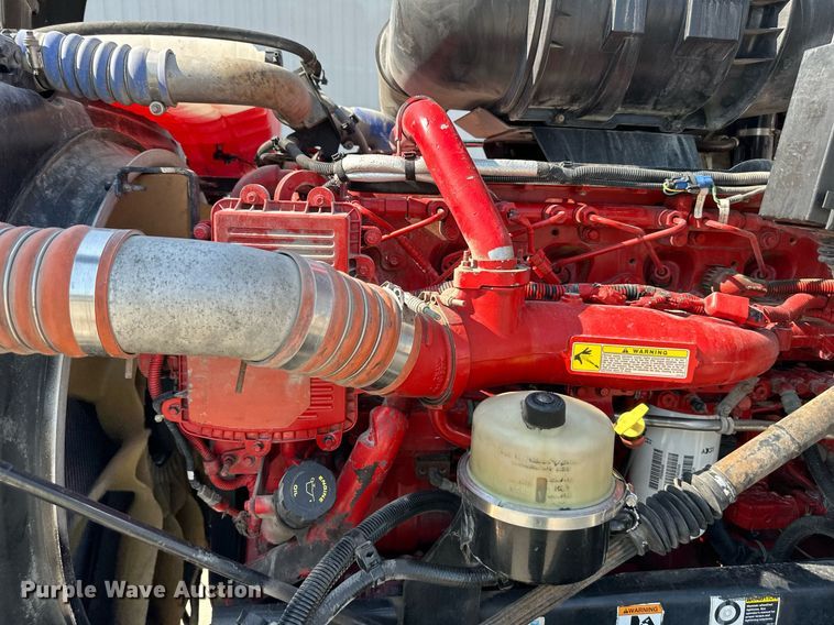 image for item EJ7223 2013 Kenworth  T800 semi truck