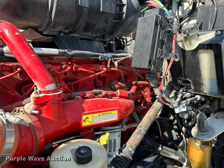 image for item EJ7223 2013 Kenworth  T800 semi truck