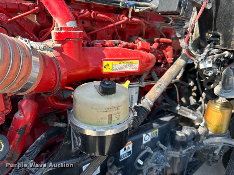 image for item EJ7223 2013 Kenworth  T800 semi truck