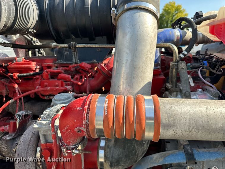 image for item EJ7223 2013 Kenworth  T800 semi truck