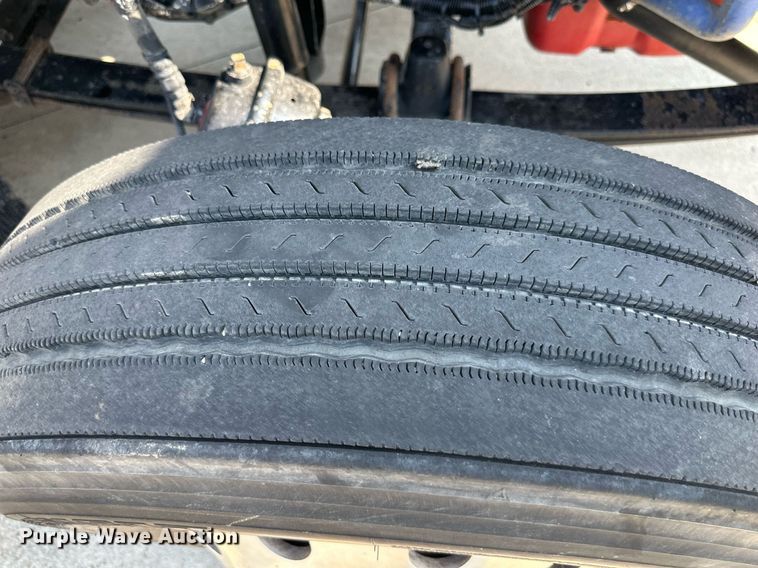 image for item EJ7223 2013 Kenworth  T800 semi truck