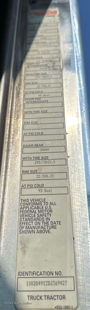 image for item EJ7223 2013 Kenworth  T800 semi truck