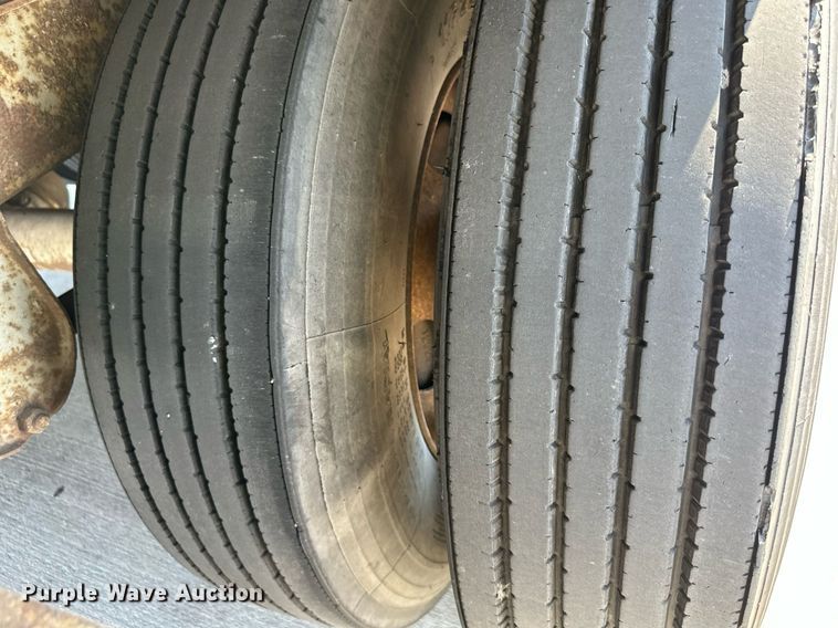 image for item EJ7224 1995 Trailmobile  01JA-1UAL dry van trailer