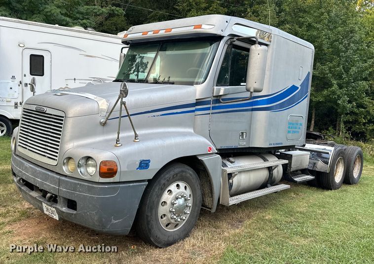 image for item EJ8932 1999 Freightliner  Century Class semi truck