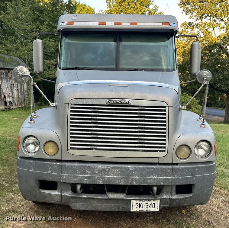 image for item EJ8932 1999 Freightliner  Century Class semi truck