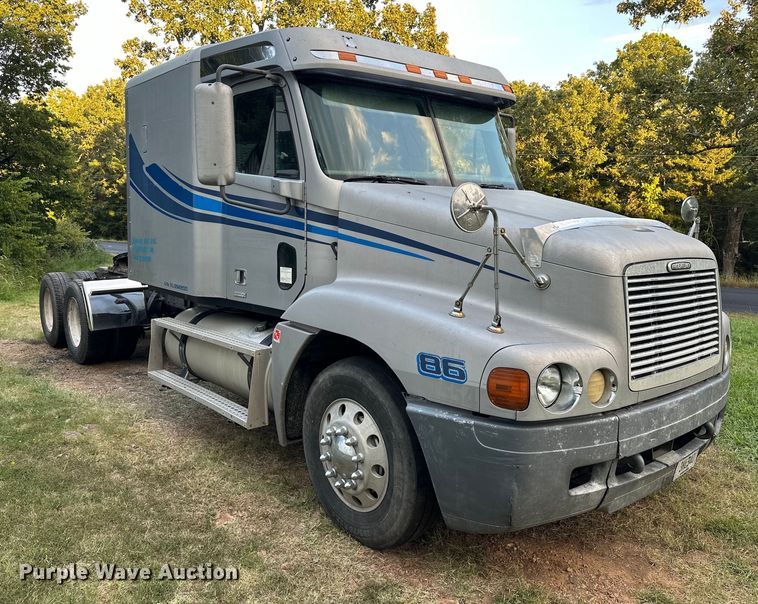 image for item EJ8932 1999 Freightliner  Century Class semi truck