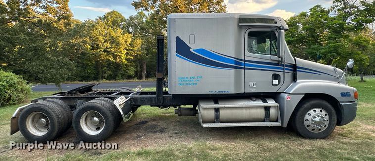 image for item EJ8932 1999 Freightliner  Century Class semi truck