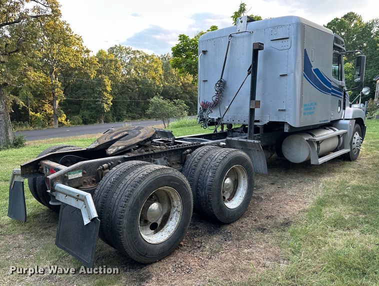 image for item EJ8932 1999 Freightliner  Century Class semi truck