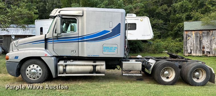 image for item EJ8932 1999 Freightliner  Century Class semi truck
