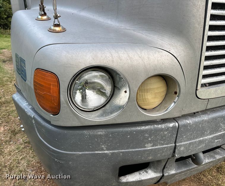 image for item EJ8932 1999 Freightliner  Century Class semi truck