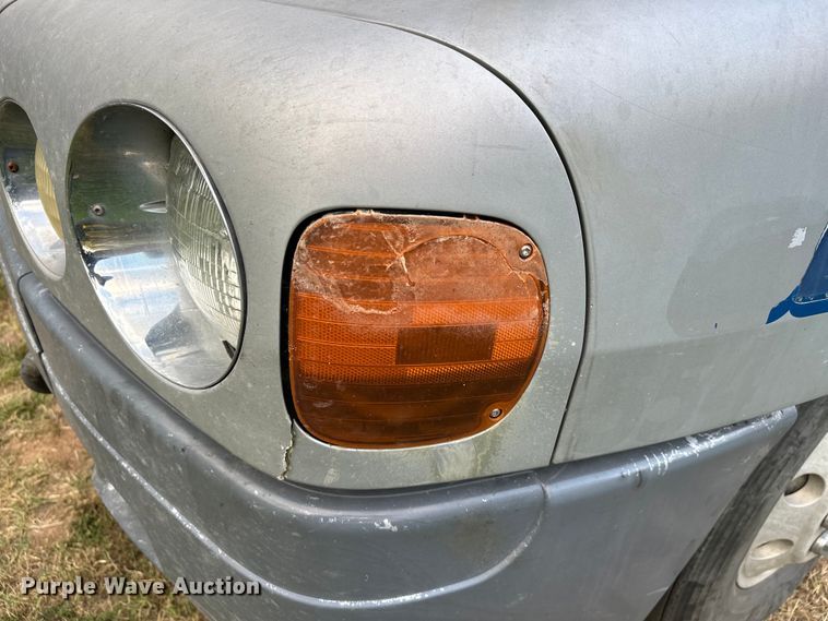 image for item EJ8932 1999 Freightliner  Century Class semi truck