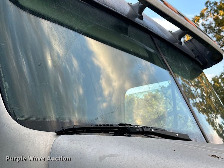 image for item EJ8932 1999 Freightliner  Century Class semi truck