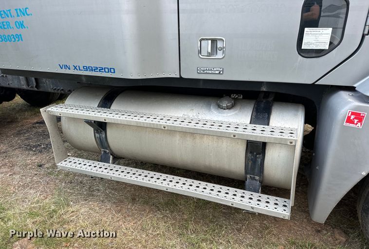 image for item EJ8932 1999 Freightliner  Century Class semi truck