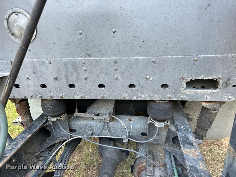 image for item EJ8932 1999 Freightliner  Century Class semi truck