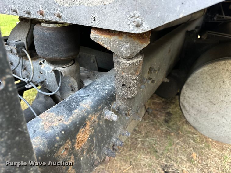 image for item EJ8932 1999 Freightliner  Century Class semi truck