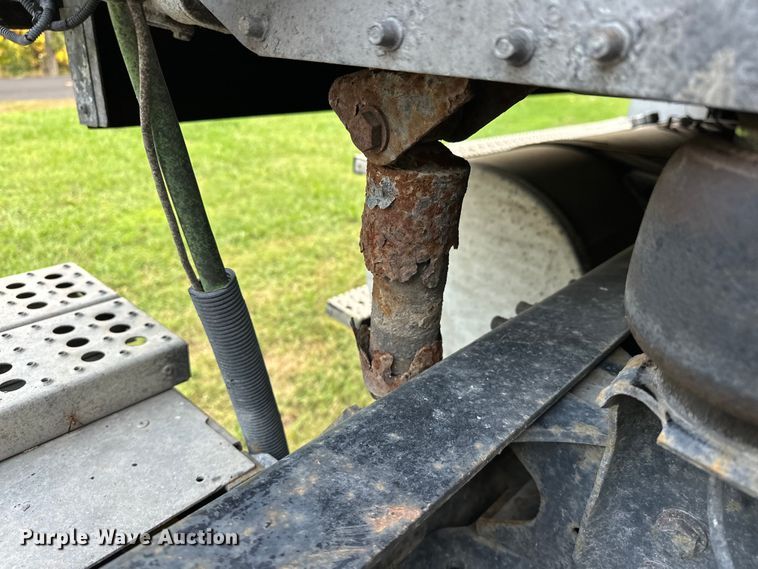 image for item EJ8932 1999 Freightliner  Century Class semi truck