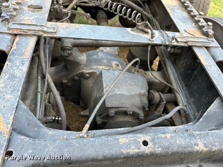 image for item EJ8932 1999 Freightliner  Century Class semi truck