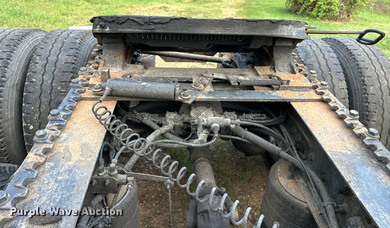 image for item EJ8932 1999 Freightliner  Century Class semi truck