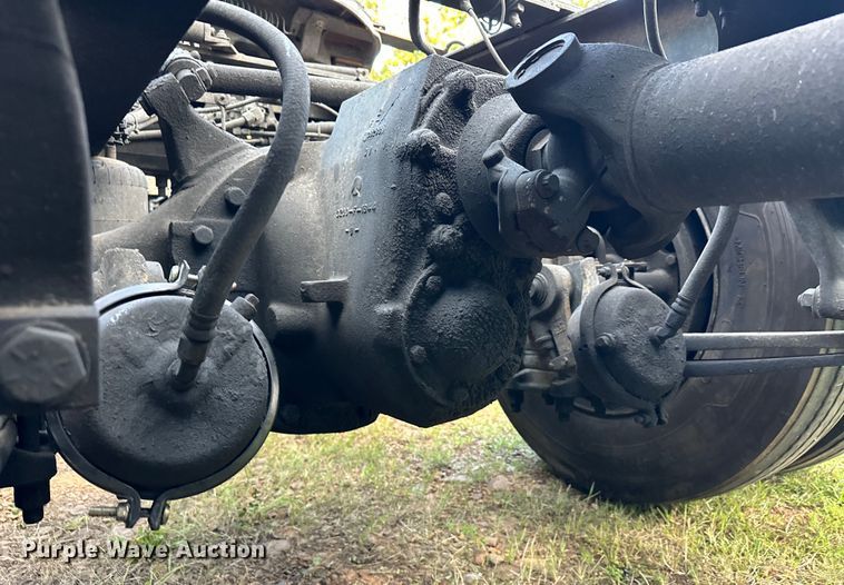 image for item EJ8932 1999 Freightliner  Century Class semi truck