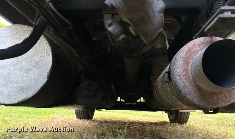 image for item EJ8932 1999 Freightliner  Century Class semi truck