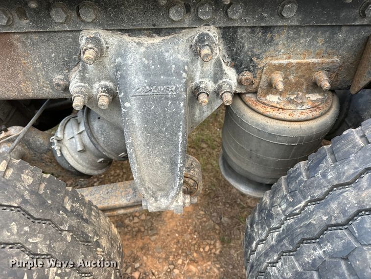 image for item EJ8932 1999 Freightliner  Century Class semi truck