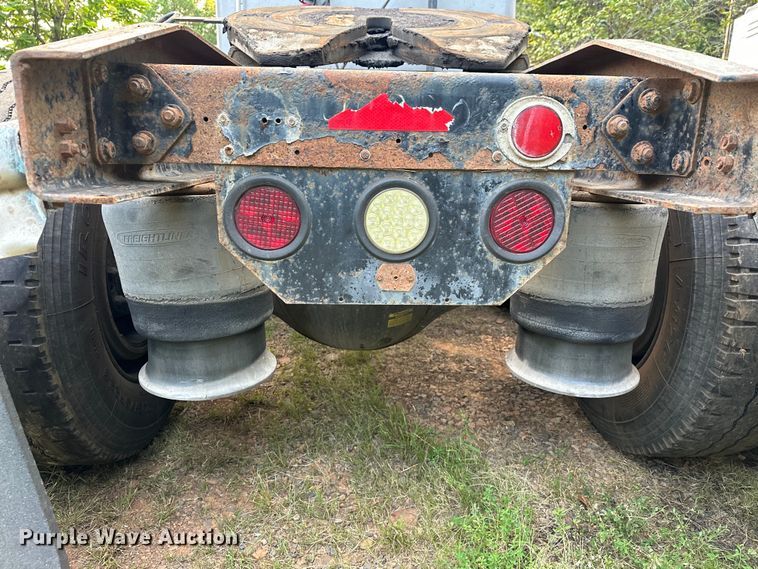 image for item EJ8932 1999 Freightliner  Century Class semi truck