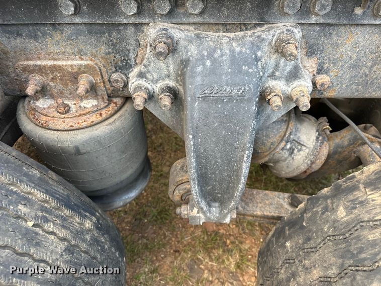 image for item EJ8932 1999 Freightliner  Century Class semi truck