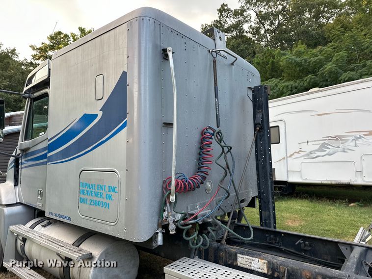 image for item EJ8932 1999 Freightliner  Century Class semi truck