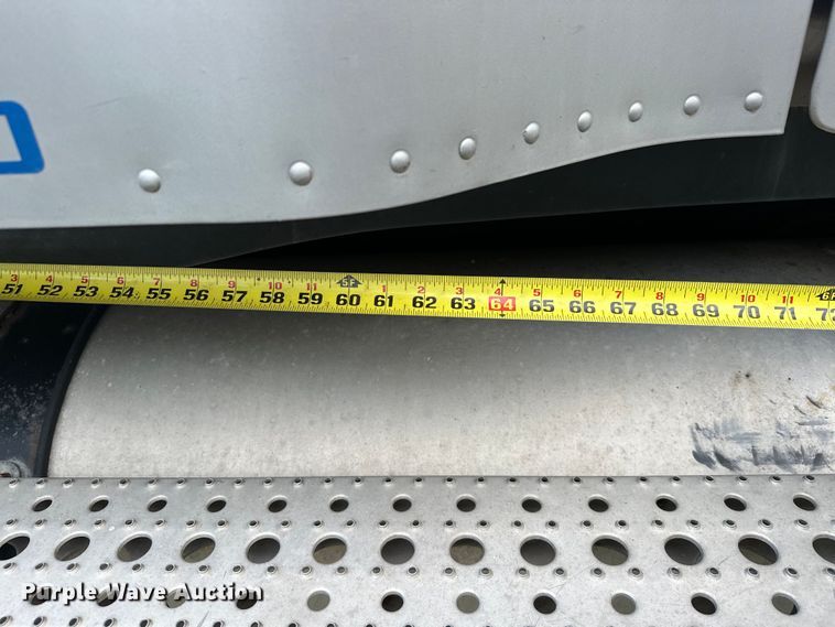 image for item EJ8932 1999 Freightliner  Century Class semi truck