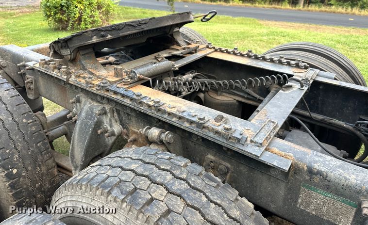 image for item EJ8932 1999 Freightliner  Century Class semi truck