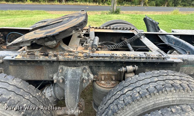 image for item EJ8932 1999 Freightliner  Century Class semi truck