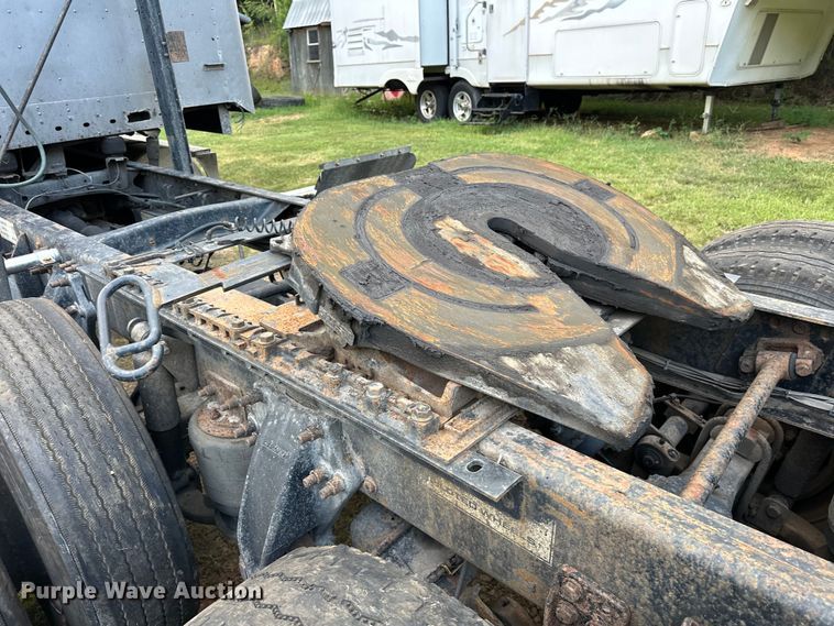 image for item EJ8932 1999 Freightliner  Century Class semi truck