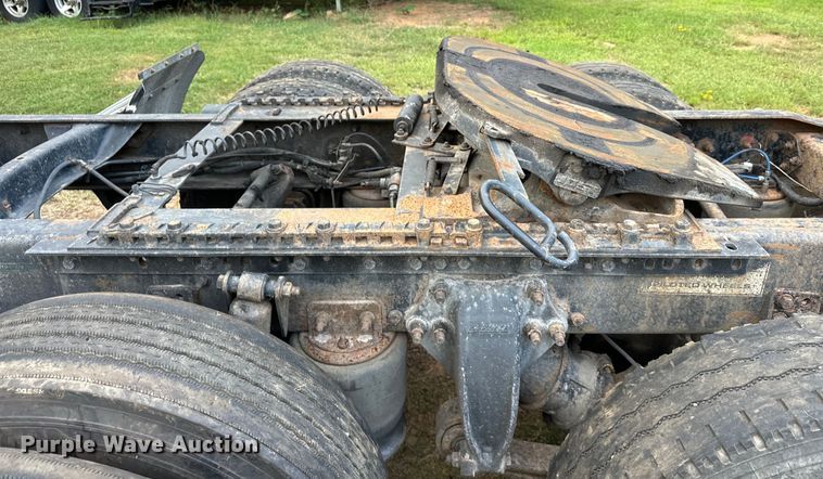 image for item EJ8932 1999 Freightliner  Century Class semi truck