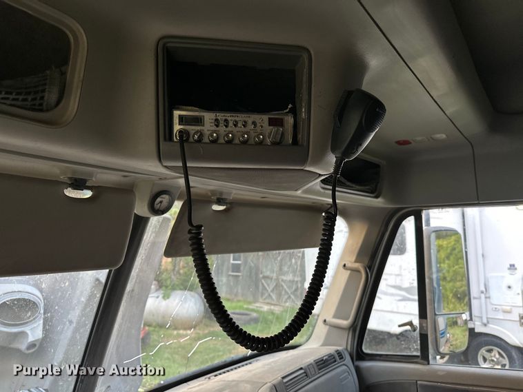 image for item EJ8932 1999 Freightliner  Century Class semi truck