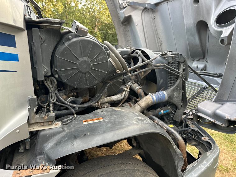 image for item EJ8932 1999 Freightliner  Century Class semi truck