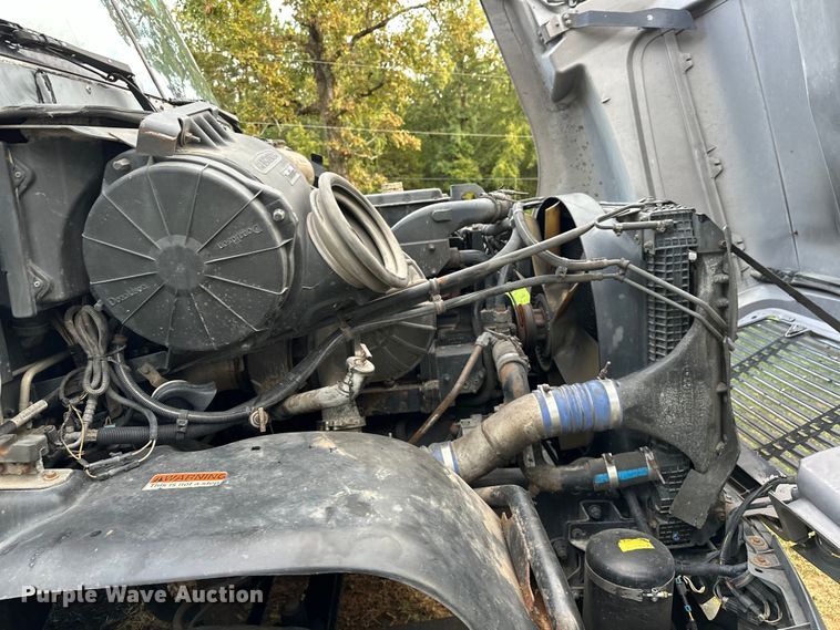 image for item EJ8932 1999 Freightliner  Century Class semi truck