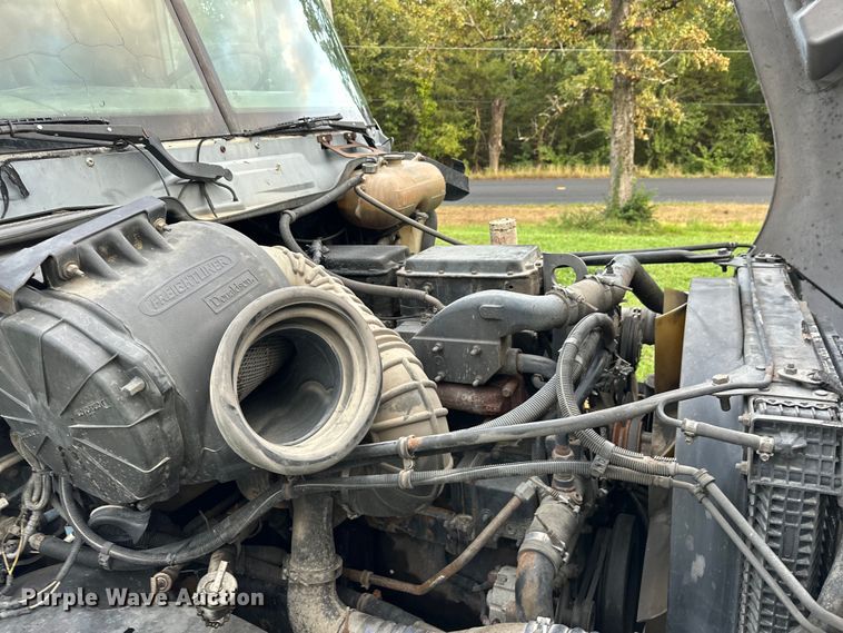 image for item EJ8932 1999 Freightliner  Century Class semi truck