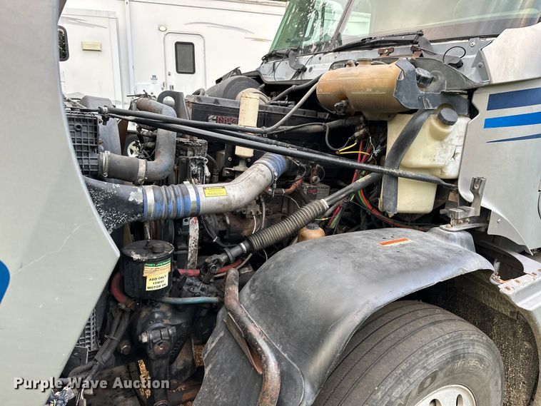 image for item EJ8932 1999 Freightliner  Century Class semi truck