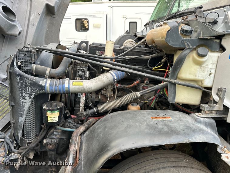 image for item EJ8932 1999 Freightliner  Century Class semi truck