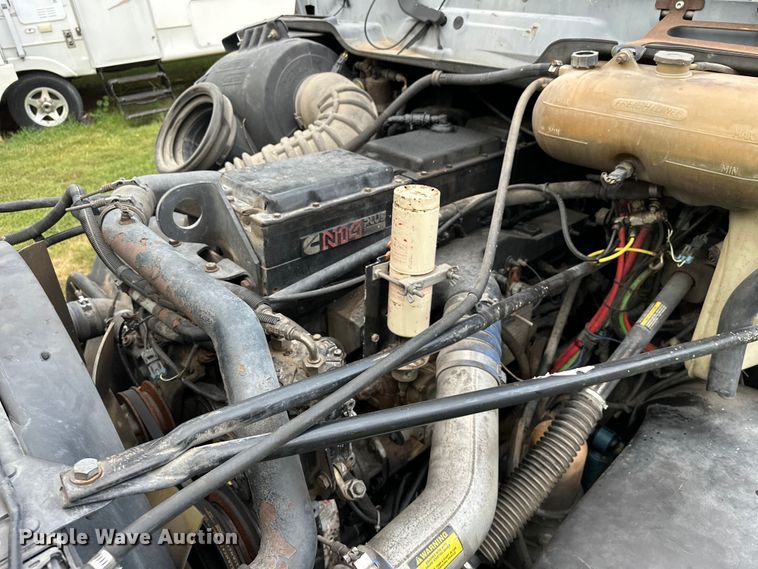 image for item EJ8932 1999 Freightliner  Century Class semi truck