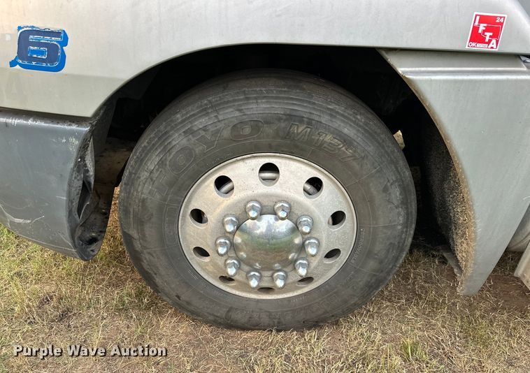 image for item EJ8932 1999 Freightliner  Century Class semi truck