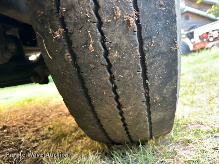 image for item EJ8932 1999 Freightliner  Century Class semi truck