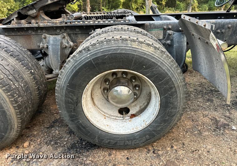 image for item EJ8932 1999 Freightliner  Century Class semi truck