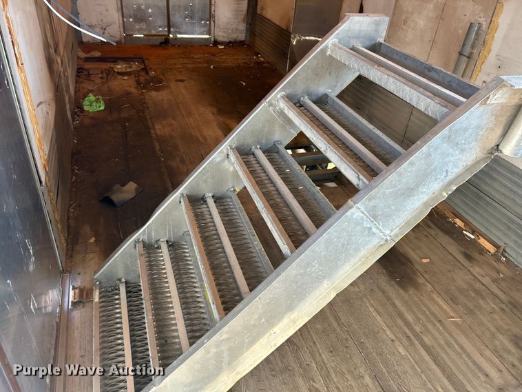 image for item EK3060 1999 Fruehuaf  dry van office trailer