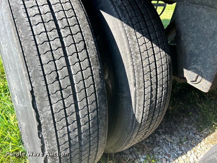 image for item EK3060 1999 Fruehuaf  dry van office trailer