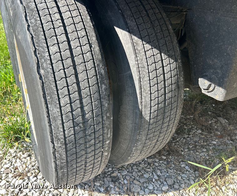 image for item EK3060 1999 Fruehuaf  dry van office trailer