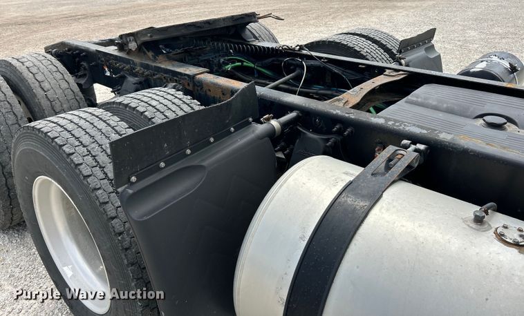 image for item EK3220 2016 Frieghtliner  Cascadia 132 semi truck