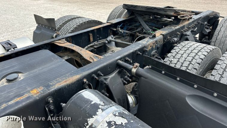 image for item EK3220 2016 Frieghtliner  Cascadia 132 semi truck