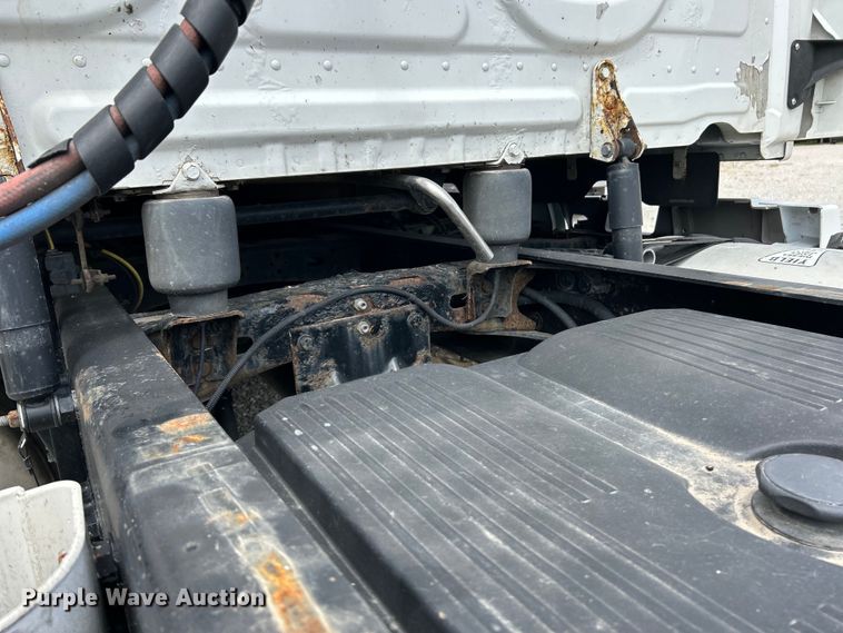 image for item EK3220 2016 Frieghtliner  Cascadia 132 semi truck