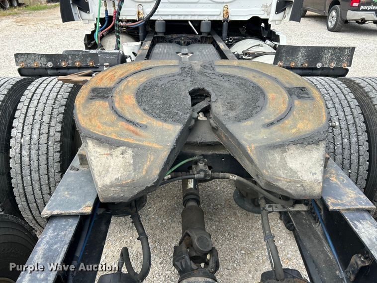 image for item EK3220 2016 Frieghtliner  Cascadia 132 semi truck